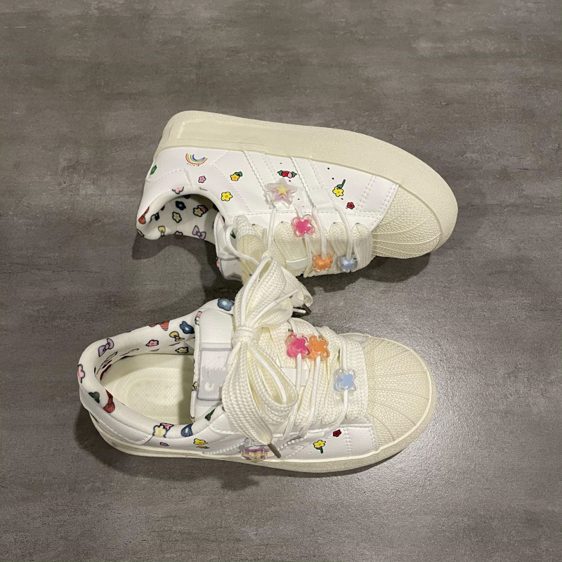 Dámske tenisky s shell toe – vrchný materiál zo syntetickej kože, gumová podrážka, EVA stielka, okrúhla špička, podrážka vstrekovaná formou