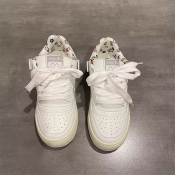 Dámske platformové tenisky s vrchným materiálom zo syntetickej kože, podrážka z gumy, injekčne formovaná podrážka, zapínanie na šnúrky, PU vložka, jar 2025 vydanie