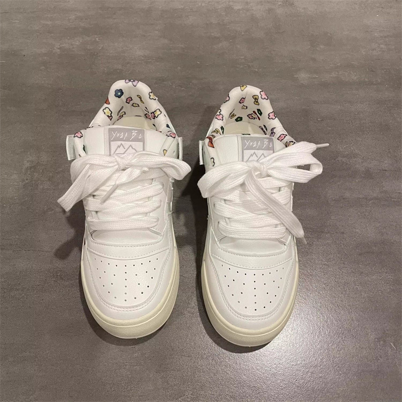 Dámske platformové tenisky s vrchným materiálom zo syntetickej kože, podrážka z gumy, injekčne formovaná podrážka, zapínanie na šnúrky, PU vložka, jar 2025 vydanie