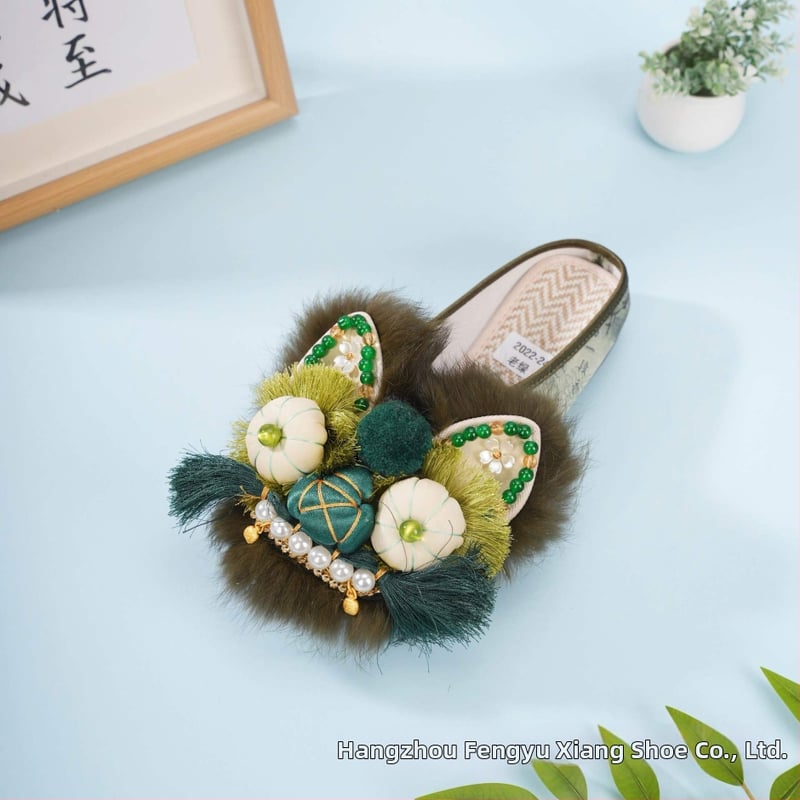 Dámske topánky z látky v etnickom štýle, ručne vyšívané, plochá päta, bavlnený vrch, guľatá špička