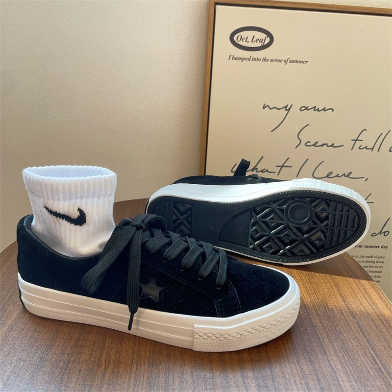 Hviezdne plátenné tenisky – semišový vrch, gumová podrážka, nízky profil, šnúrky, priedušné