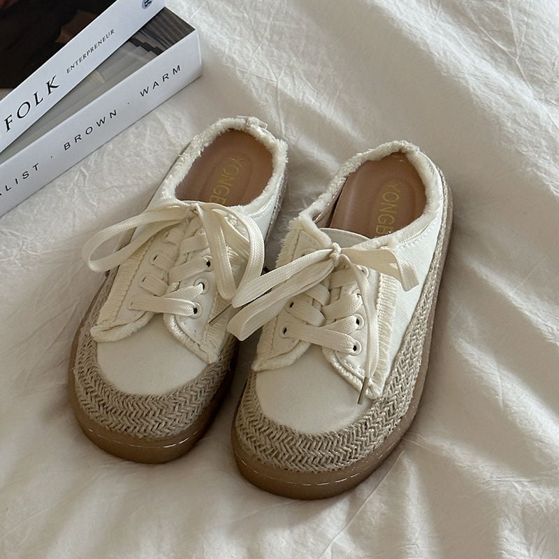 Canvasové tenisky pre ženy - nízky horný diel, šnurovanie, gumová podrážka, vnútorná vrstva z syntetickej kože, ľahké