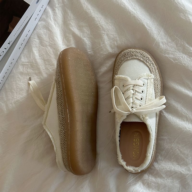 Canvasové tenisky pre ženy - nízky horný diel, šnurovanie, gumová podrážka, vnútorná vrstva z syntetickej kože, ľahké