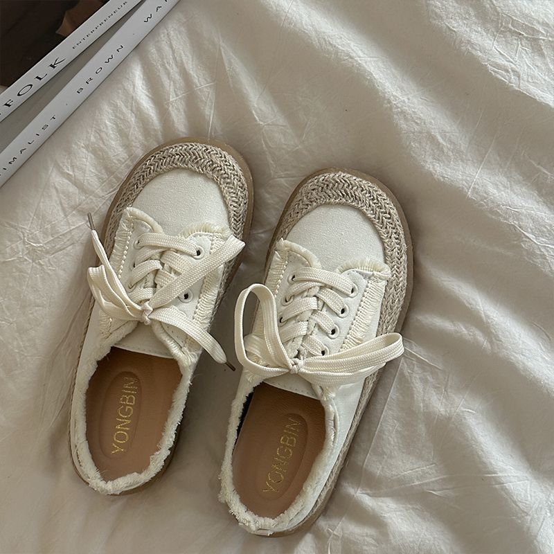 Canvasové tenisky pre ženy - nízky horný diel, šnurovanie, gumová podrážka, vnútorná vrstva z syntetickej kože, ľahké