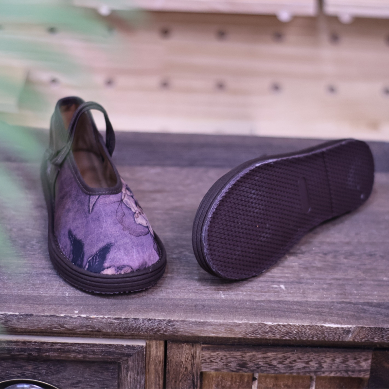 Pantofi dama, țesuti manual, partea superioară din bumbac, talpă cu mai multe straturi, vârf rotund, toc plat, închidere elastică