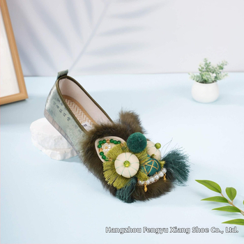 Pantofi din pânză cu stil etnic, cap de tigru, broderie manuală; partea superioară din bumbac; talpă TPR; vârf rotund; profil redus