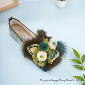 Pantofi din pânză cu stil etnic, cap de tigru, broderie manuală; partea superioară din bumbac; talpă TPR; vârf rotund; profil redus