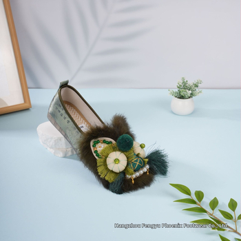 Pantofi din pânză cu stil etnic, cap de tigru, broderie manuală; partea superioară din bumbac; talpă TPR; vârf rotund; profil redus