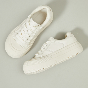 Дамски обувки на платформа с кръгла носка, височина на платформата 3-5 cm, двуслойна кожена горна част, PU стелка, гумирана подметка, предно връзване