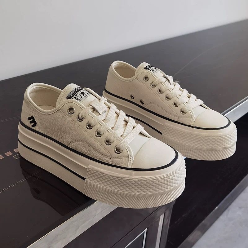 Pantofi sport platformă din piele pentru femei - partea superioară din piele naturală, vârf rotund, închidere cu șireturi, înălțime talpă 3–5 cm, talpă din cauciuc natural