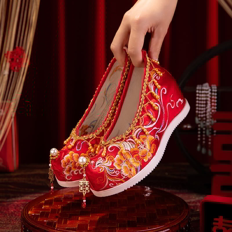 Женски сватбени обувки, китайски национален стил с фениксова бродерия, клиновидни токчета 6–8 cm, остър нос, връзки