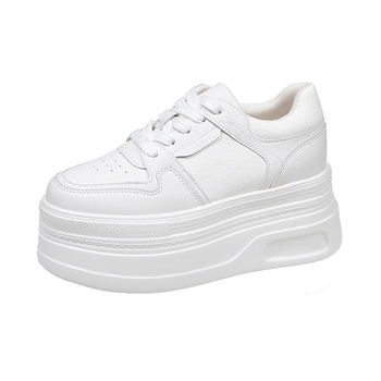 Кежуал маратонки с кръгъл нос, микрофибърна горна част, дебел подметник, височина на петата 3–5 см, връзки