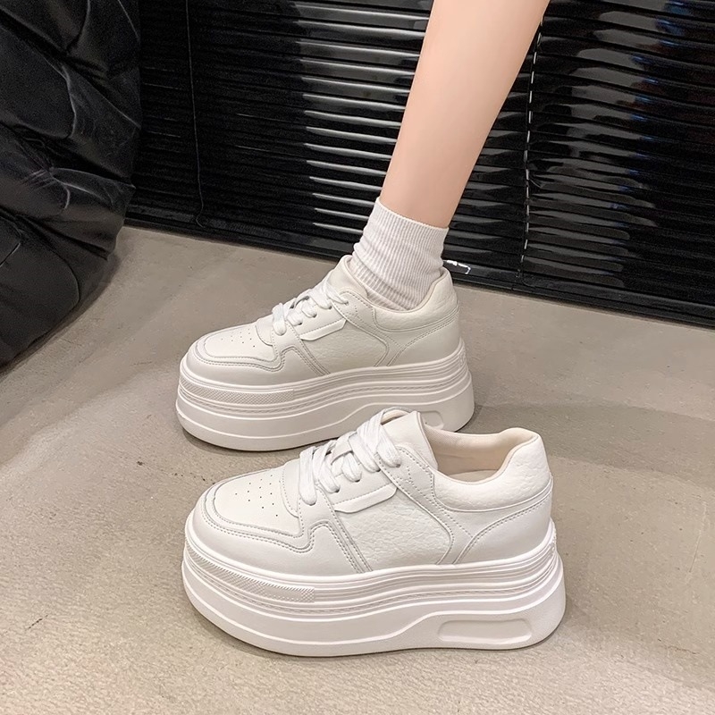 Adidași sport albi pentru femei, talpă groasă cu creștere ascunsă, suprafață din piele microfibră, șireturi, căptușeală din plasă, talpă din cauciuc