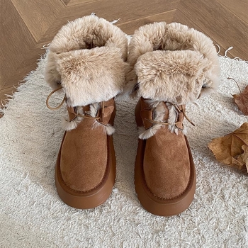 Ghete de zăpadă cu tibie înaltă, exterior din piele sintetică, căptușite cu blană artificială, talpă din cauciuc gros, vârf rotund