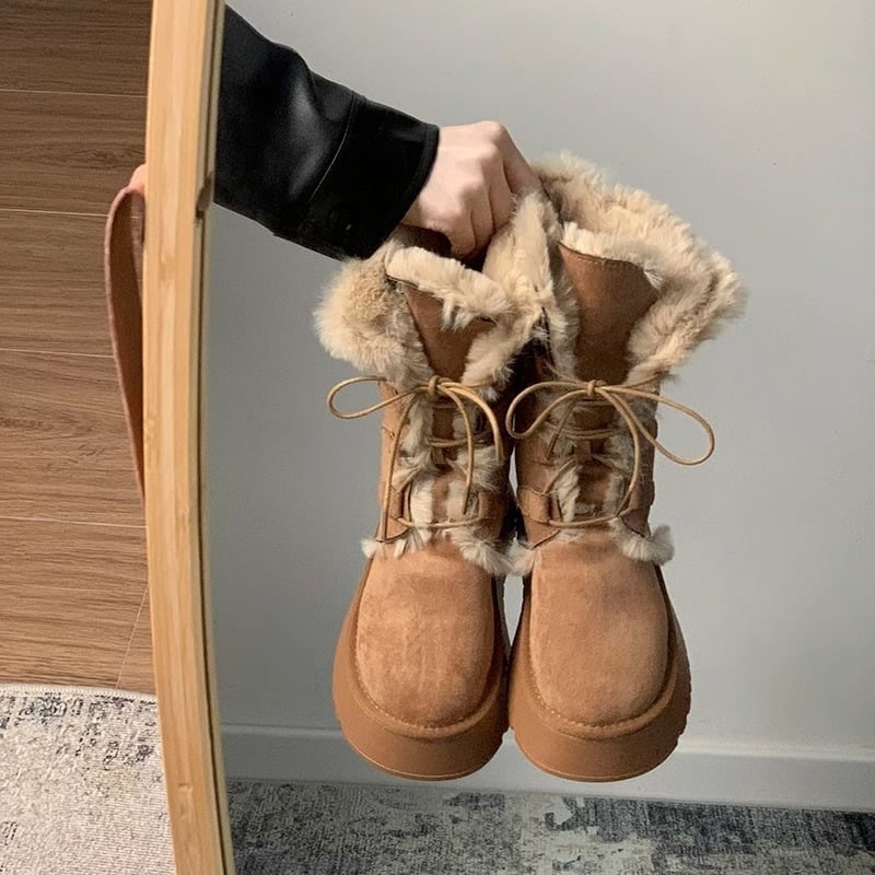 Ghete de zăpadă cu tibie înaltă, exterior din piele sintetică, căptușite cu blană artificială, talpă din cauciuc gros, vârf rotund