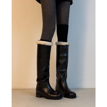 Женски боти Мартин с пухена горна част и подплата от флис, гумена подметка