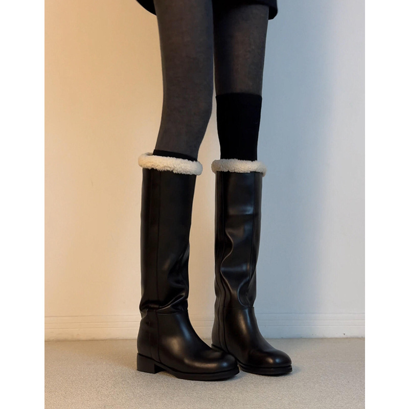 Женски боти Мартин с пухена горна част и подплата от флис, гумена подметка