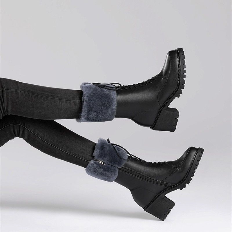 Дамски снегоботи: дебела подметка, висок маншет, страничен цип, вътрешност от вълна, горна част от микрофибърна кожа
