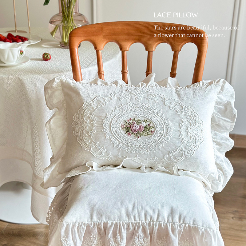 Perne lombare cu dantelă franțuzească, brodată, stil INS, husă din bumbac, umplutură PP