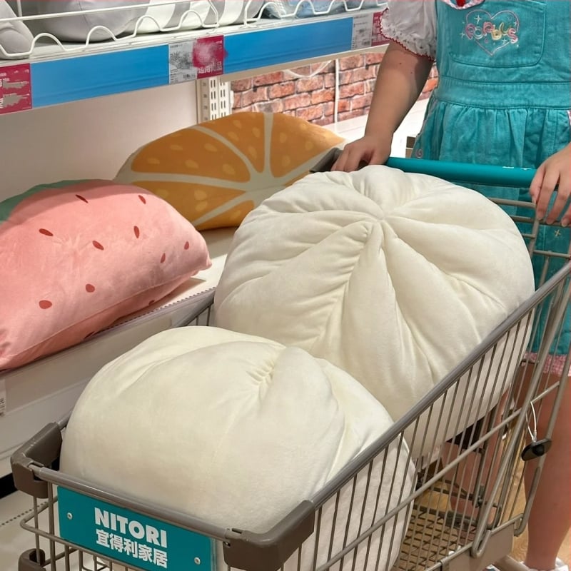 Strength factory Bun Pillow – плюшена възглавница във формата на хлебче, калъф от кристален велур, пълнеж PP памук, еднотонен принт, тъкане, семпъл и модерен стил