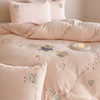 Set lenjerie pat din velur de lapte, 4 piese, broderie cu desene animate, vopsire reactiva, greutate 4000–4500 g