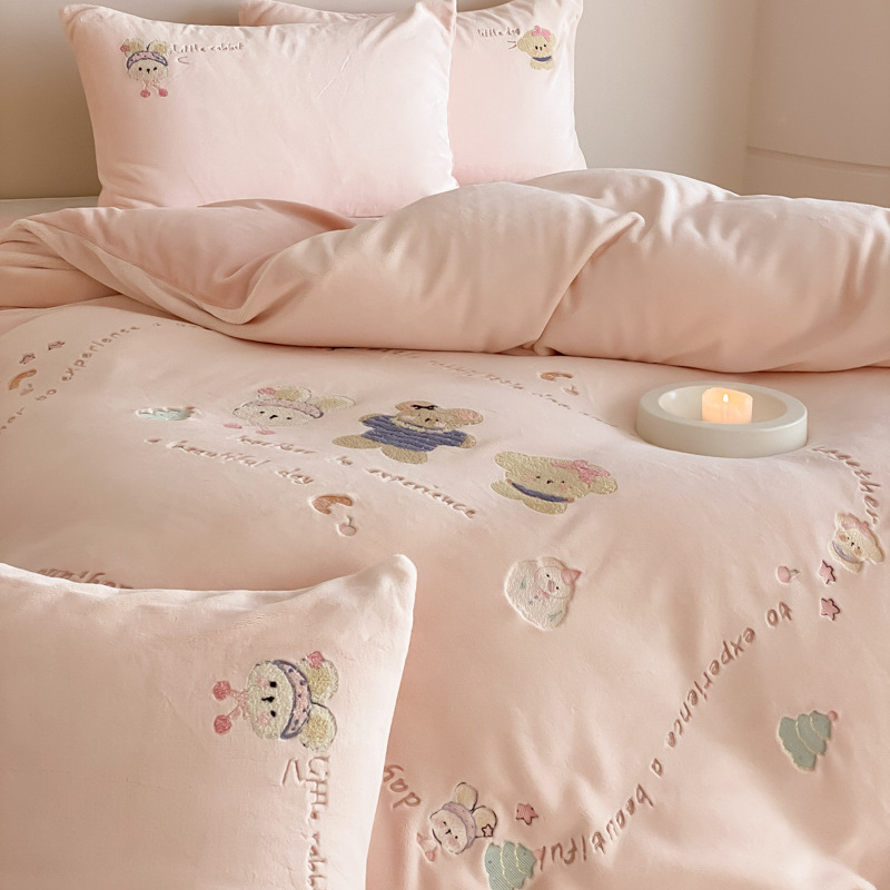Set lenjerie pat din velur de lapte, 4 piese, broderie cu desene animate, vopsire reactiva, greutate 4000–4500 g