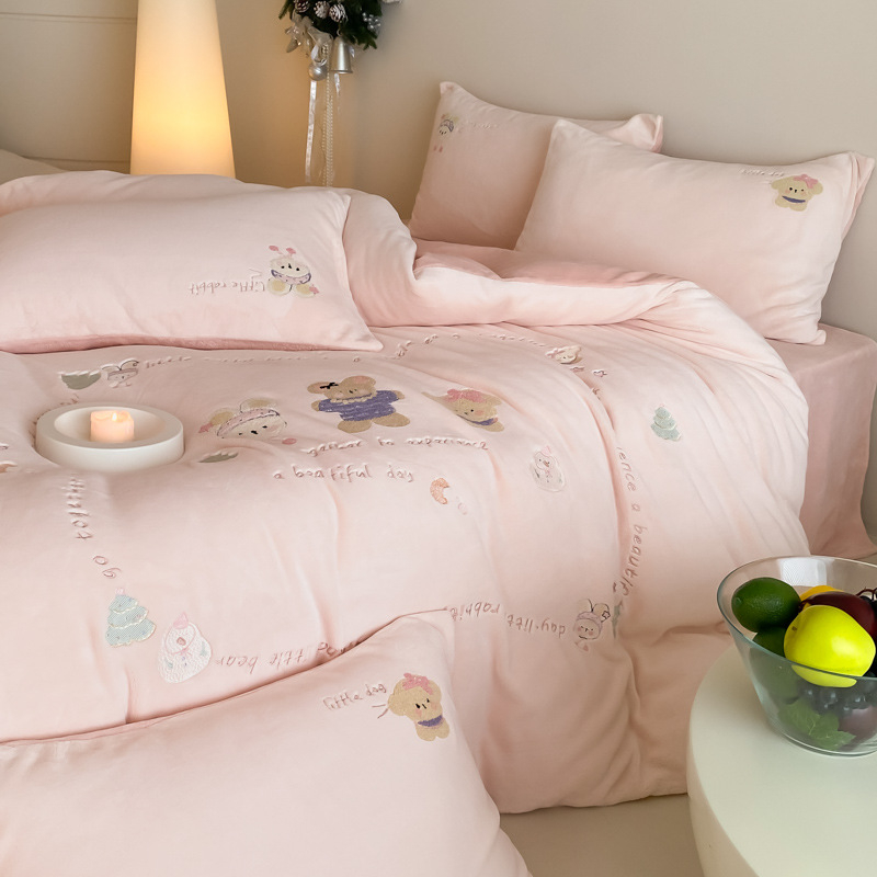 Set lenjerie pat din velur de lapte, 4 piese, broderie cu desene animate, vopsire reactiva, greutate 4000–4500 g