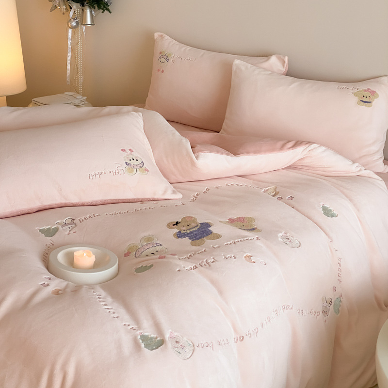 Set lenjerie pat din velur de lapte, 4 piese, broderie cu desene animate, vopsire reactiva, greutate 4000–4500 g