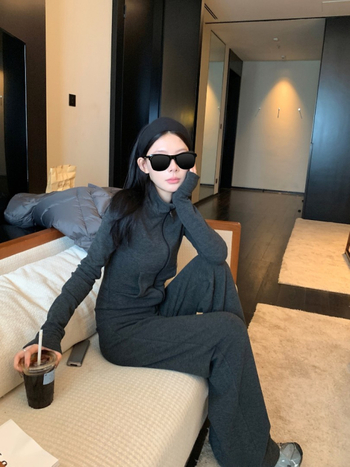 SUNONEONE Set trening cu glugă și pantaloni pentru femei — poliester casual, mâneci lungi, pantaloni lungi, toamnă 2025, cod produs 8567