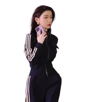 Costum sport din bumbac pentru femei, cu guler înalt, fermoar și dungi verticale — set de pantaloni cu mâneci lungi, iarna 2025.