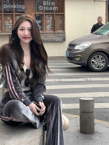 Set trening velur pentru femei, stil coreean, din două piese cu geacă lungă și pantaloni 3/4, imprimare și vopsire, țesătură PVC, Primăvara 2025