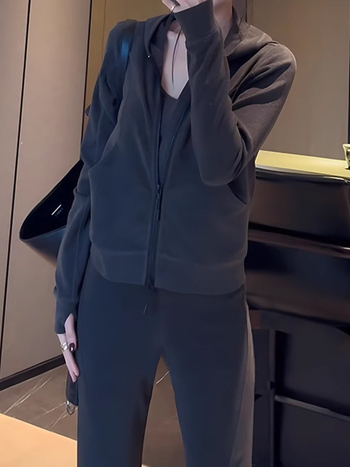 Set sport două piese pentru femei: hanorac cu glugă și pantaloni cu talie înaltă, cusuri în panouri, mâneci lungi, amestec poliester-spandex, toamnă 2024, stil casual