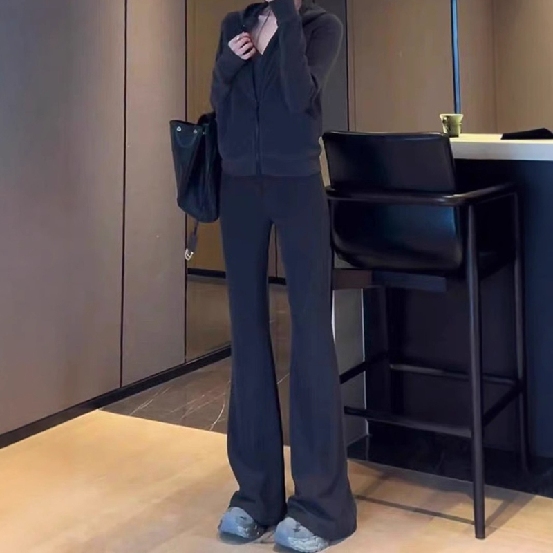 Set sport două piese pentru femei: hanorac cu glugă și pantaloni cu talie înaltă, cusuri în panouri, mâneci lungi, amestec poliester-spandex, toamnă 2024, stil casual