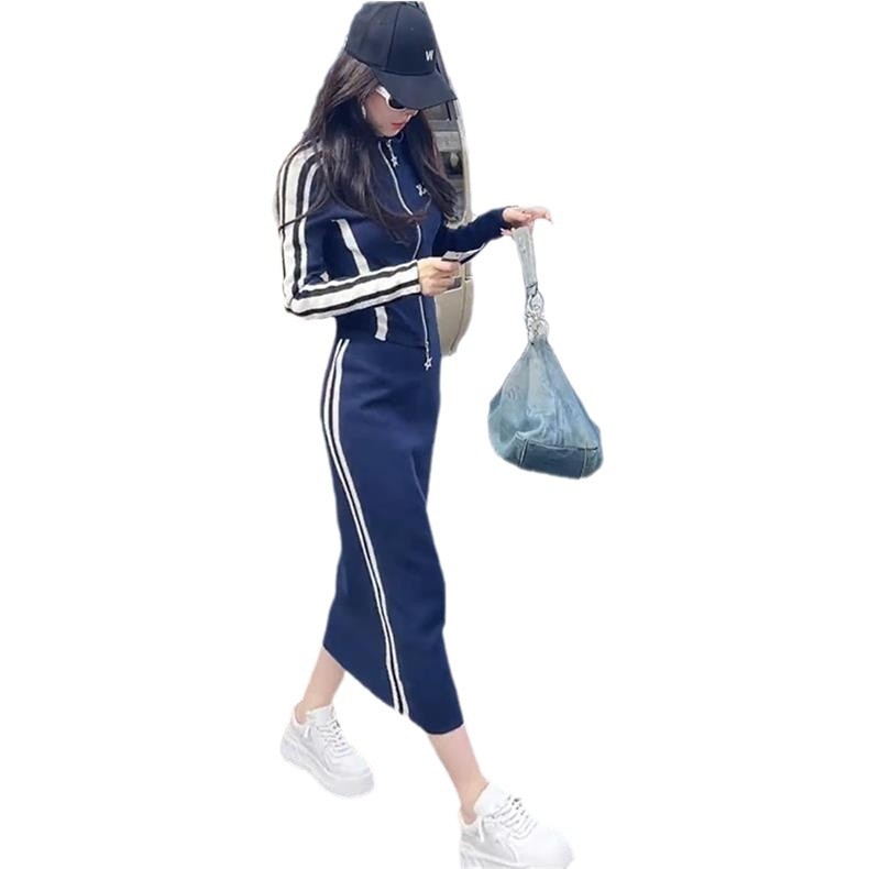 Set de femei din două piese, toamnă 2024: hanorac cu mâneci lungi în stil prințesă și fustă, material chenille cu elastan sub 30%