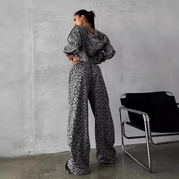Trening damă leopard print cu fermoar şi glugă, pantaloni evazați, poliester 95%+, toamna 2024