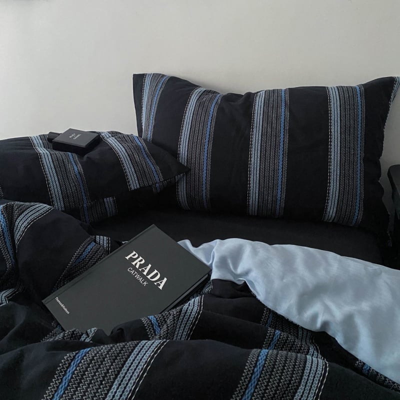 Set de lenjerie de pat 4 piese: model cu dungi, țesătură twill, bumbac 100%, stil INS, vopsire reactive