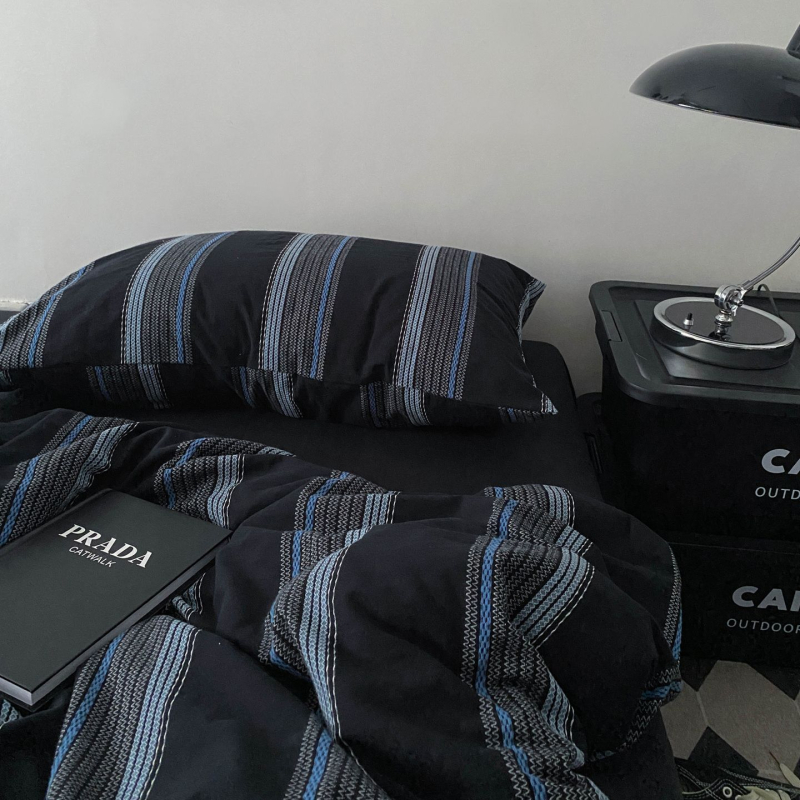 Set de lenjerie de pat 4 piese: model cu dungi, țesătură twill, bumbac 100%, stil INS, vopsire reactive