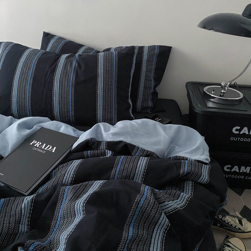 Set de lenjerie de pat 4 piese: model cu dungi, țesătură twill, bumbac 100%, stil INS, vopsire reactive