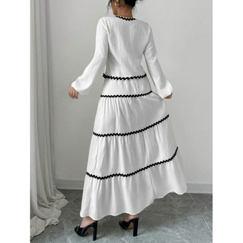 Costum feminin cu fustă în A, maneci lungi, imprimeu geometric, aplicație dantelată, poliester