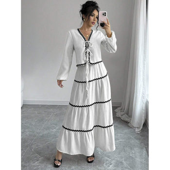 Costum feminin cu fustă în A, maneci lungi, imprimeu geometric, aplicație dantelată, poliester