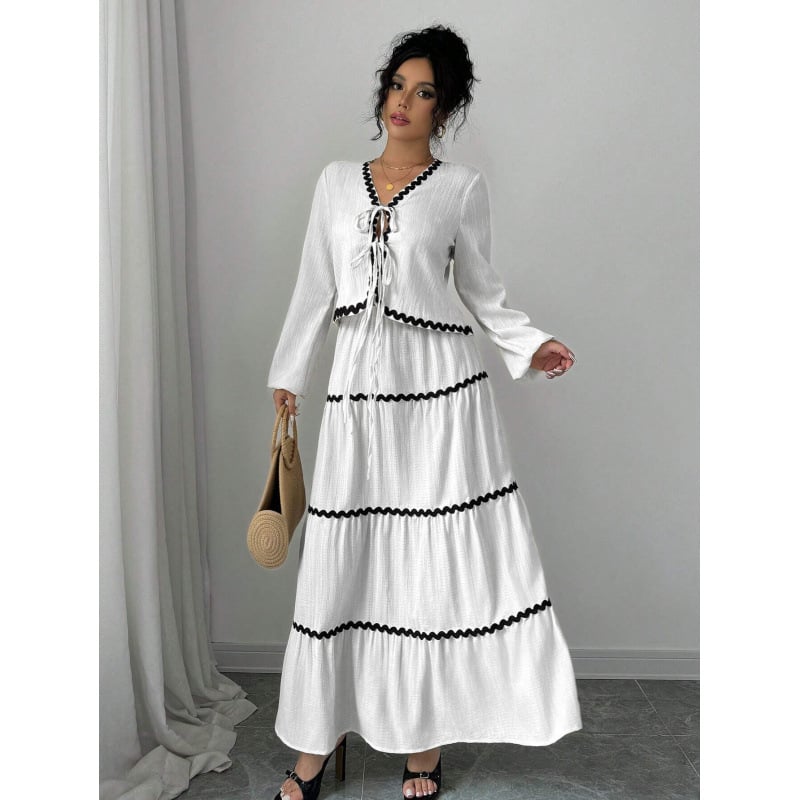 Costum feminin cu fustă în A, maneci lungi, imprimeu geometric, aplicație dantelată, poliester