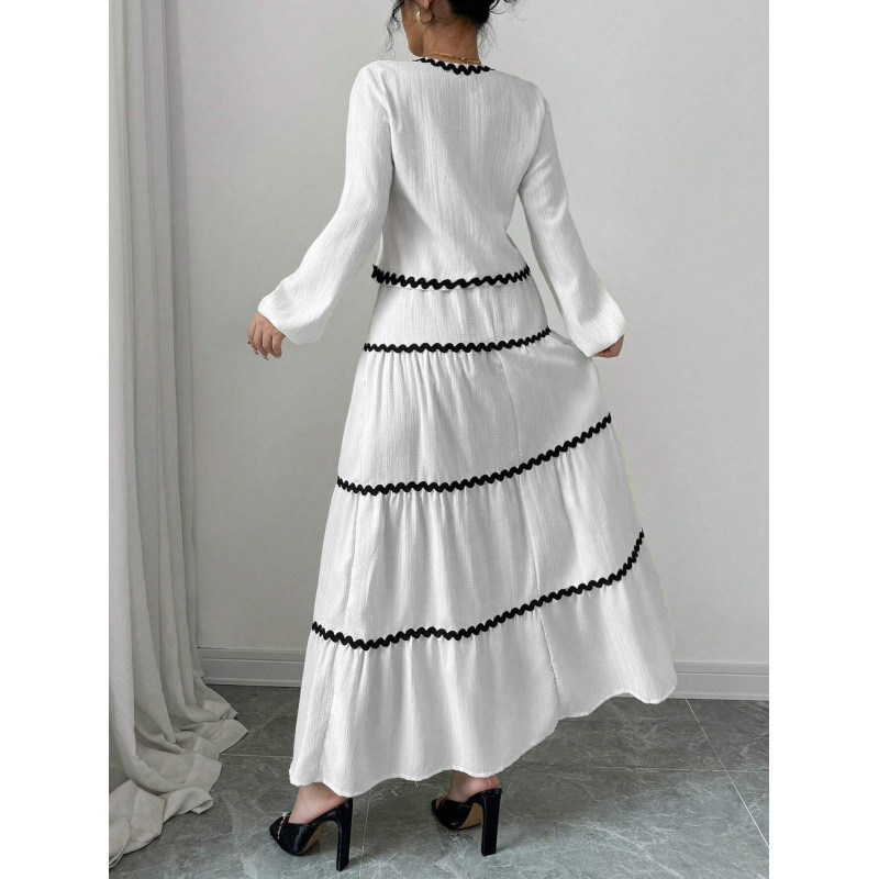 Costum feminin cu fustă în A, maneci lungi, imprimeu geometric, aplicație dantelată, poliester