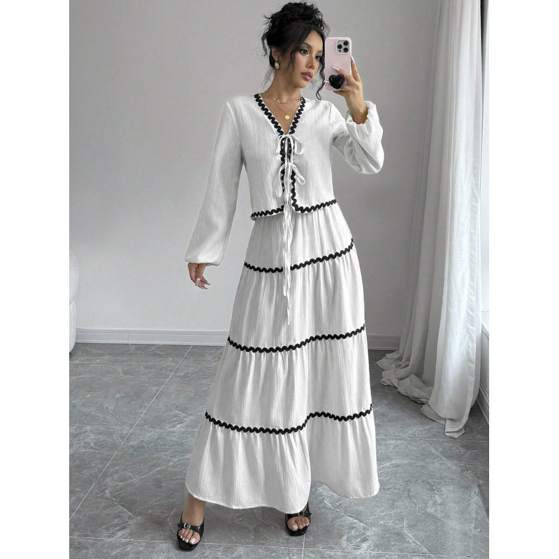 Costum feminin cu fustă în A, maneci lungi, imprimeu geometric, aplicație dantelată, poliester