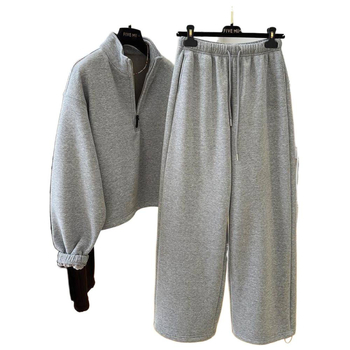 Costum sport casual pentru femei din două piese, hanorac cu fleece, guler înalt și pantaloni 3/4, material PVC