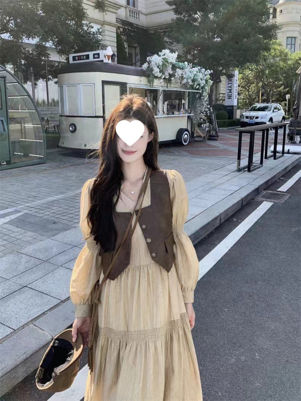 Set costum PVC pentru femei, fustă mini cu mâneci lungi, toamnă 2025, stil Hepburn – soră regală