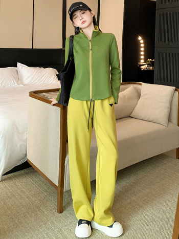 Toamnă 2025 costum din două piese din bumbac cu top cu mânecă lungă și guler înălțat și pantaloni drepți, detaliu patchwork