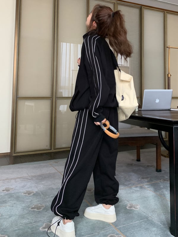 Set two-piese confort pentru femei: bluza cu mânecă lungă și pantaloni jogger, stil coreean relaxat, detalii de colaj, poliester 80–90% în materialul principal, poliester secundar <30%, toamnă 2024.