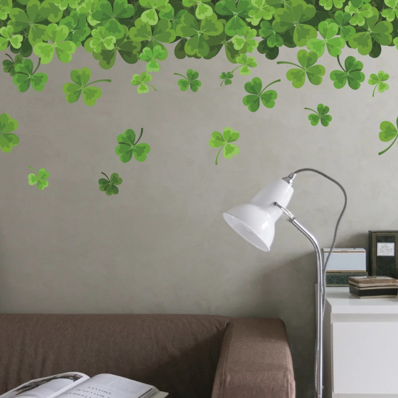 Autocolant de perete cu patru foi de trifoi – PVC, rezistent la apă, antistat, durabil la umezeală; pentru living și dormitor; autoadeziv, design plat, 1 bucată