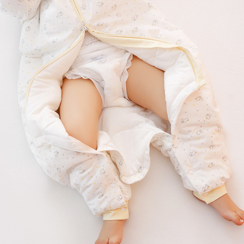 Спален чувал за бебета с разделени крака, памучна материя с памучна подплата, пълнеж полиестер-памук, цип нейлон, подходящ за зимно–пролетно–есенно време.