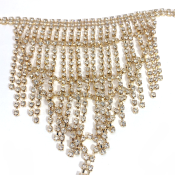 Верига за тяло с кристални акценти, пискюл колан за талията и бохемски секси G-string бельо – лято 2024